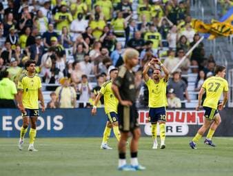 Mukhtar mit Dreierpack – Messi glänzt