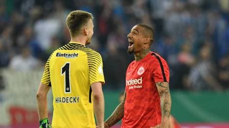 Torhüter Lukas Hradecky und Kevin Prince Boateng gewann mit Eintracht Frankfurt 2018 den DFB-Pokal