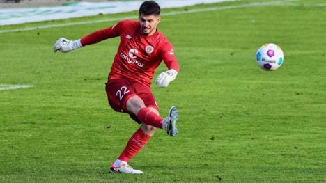 Ein weiteres Jahr in St. Pauli: Nikola Vasilj