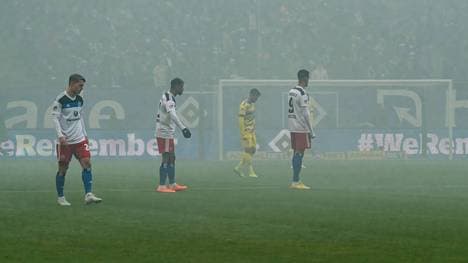 Pyrotechnik verzögerte den Anpfiff in Hamburg