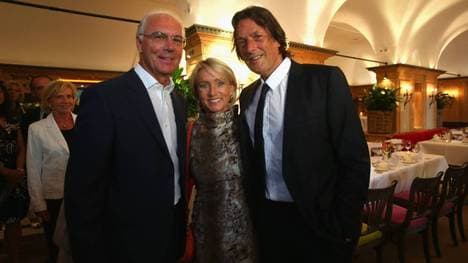 Hans-Wilhelm Müller-Wohlfahrt 2012 mit Franz Beckenbauer sowie dessen Frau Heidi