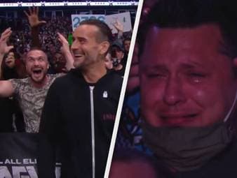 Das Wrestling-Comeback des Jahrzehnts im Video: Bei AEW Rampage bringt Rückkehrer CM Punk die Halle zum Explodieren und einzelne Fans sogar zum Weinen. Sein Einmarsch in voller Länge.