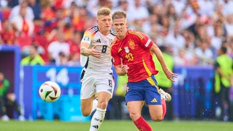 Dani Olmo (r.) wechselt zu Barca