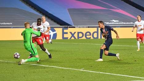 Leipzig-Keeper Péter Gulácsi spielte gegen PSG mit Licht und Schatten