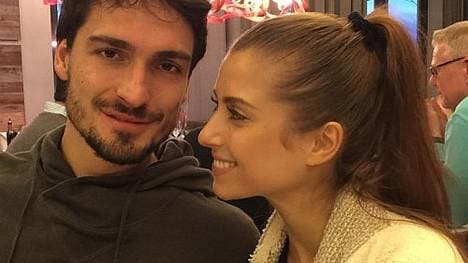 Mats Hummels steht seiner Liebsten mit Rat und Tat zur Seite.