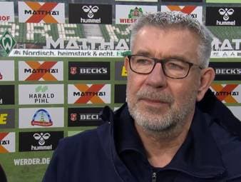 Paul Nebel erzielt beim Auswärtsspiel des FSV Mainz 05 bei Werder Bremen das frühe Führungstor durch einen Flugkopfball. Sein Trainer, Urs Fischer, ist hellauf begeistert.