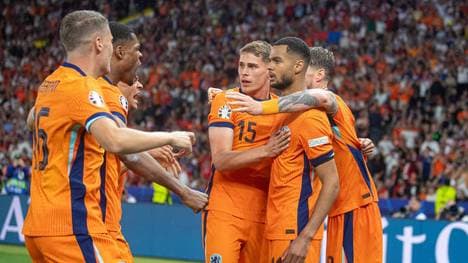 Ein später Doppelschlag rettete die Niederlande