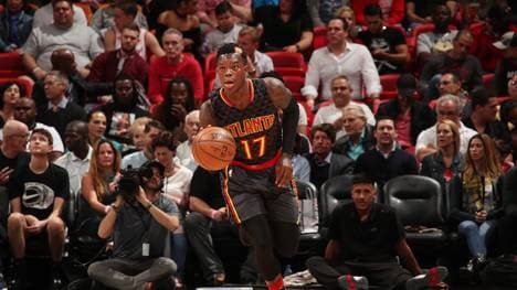 NBA-Star Dennis Schröder verliert im Preseason-Spiel mit seinen Atlanta Hawks gegen die Miami Heat