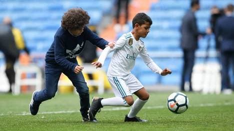 Die Söhne von Marcelo und Cristiano Ronaldo im Real-Stadion