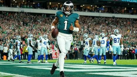 Erläuft zwei Touchdowns für die Eagles: Jalen Hurts