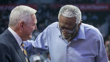 Die NBA ehrt Bill Russell (r.) auf besondere Art und Weise