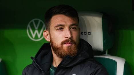 Salih Özcan saß beim VfL Wolfsburg bislang häufig auf der Bank