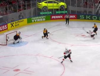 Nach einem guten Start wird Deutschland bei der Eishockey-WM vom Gastgeber überrollt. Die Schweiz kennt keine Gnade, das DEB-Team kassiert die dritte Pleite im dritten Spiel.