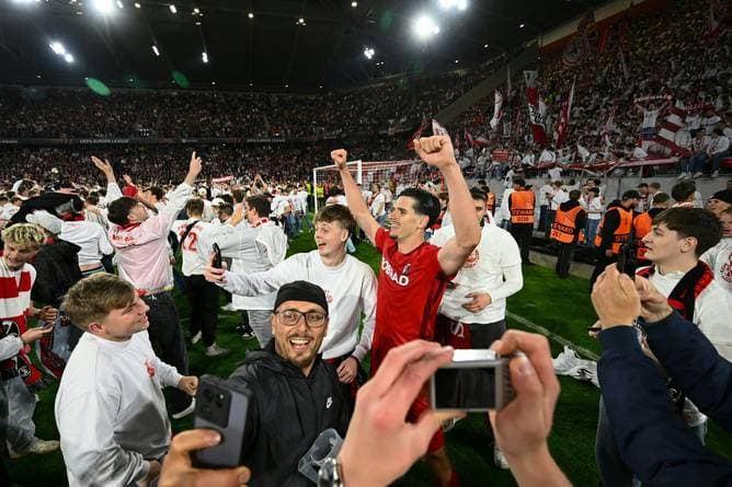 Zuschauerausschluss droht: UEFA bestraft Freiburg
