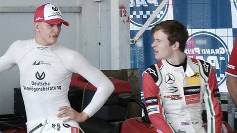 Mick Schumacher gewann den Formel-2-Titel vor Callum Ilott (r.)