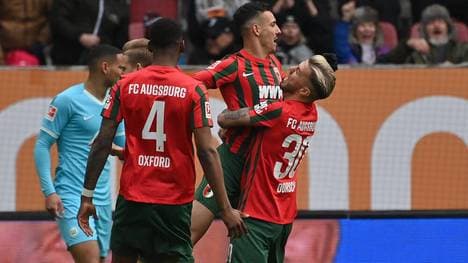 Augsburg feiert den frühen Treffer durch Iago