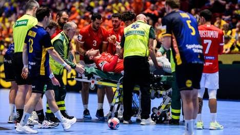 Erekle Arsenashvili wurde mit einer Trage vom Feld transportiert