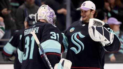 Grubauer feiert den Sieg gegen Vancouver