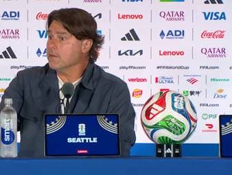 Nach der Debatte um Folarin Balogun und der Niederlage gegen Belgien bezieht Mauricio Pochettino erneut Stellung. Der US-Nationaltrainer betont, dass er sich lediglich an die FIFA-Regeln gehalten habe, und kritisiert scharf, dass Politik und Sport in der Diskussion miteinander vermischt würden.