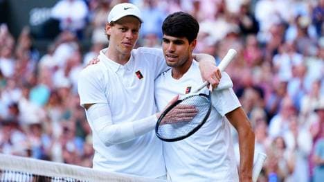 Jannik Sinner (l.) und Carlos Alcaraz stehen sich einmal mehr in einem Finale gegenüber