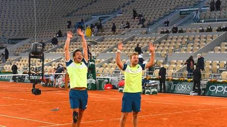 Kevin Krawietz (r.) und Andreas Mies siegten erneut im Doppel bei den French Open