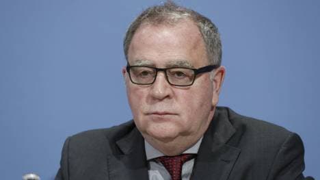 Fritz Sörgel blickt sorgenvoll auf die Enhanced Games