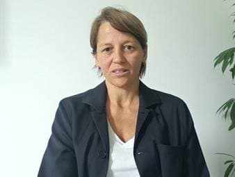 Giulia Gwinn hat sich im ersten Gruppenspiel bei der Frauen-EM verletzt. Bayerns Sportdirektorin Bianca Rech gibt bei SPORT1 einen Einblick, wann die Bayern-Spielerin wieder auf dem Platz stehen wird. 