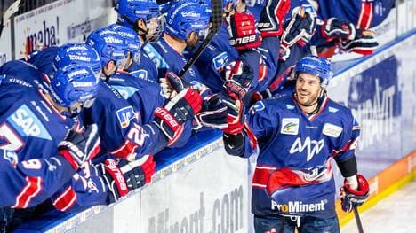Die Adler Mannheim stehen als erstes Team im Halbfinale der DEL-Playoffs
