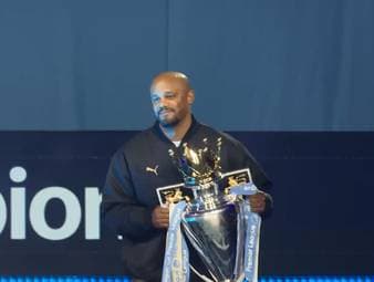 Bei der Abschiedsfeier von Pep Guardiola bei Manchester City kommt es zu einem überraschenden Auftritt von Bayern-Trainer Vincent Kompany.