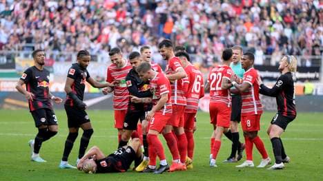 Der FC Augsburg macht sich mit seiner emotionalen Spielweise wenig Freunde