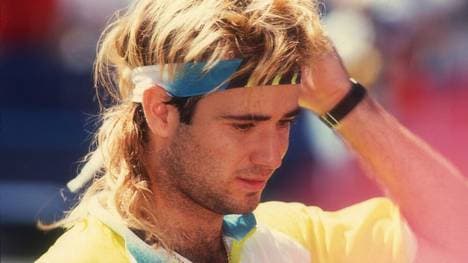 Der junge Andre Agassi mit falschen Haaren im Jahr 1990