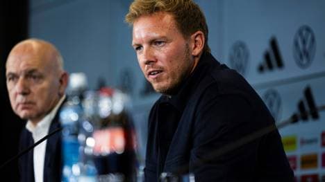 Hat bis 2026 verlängert: Julian Nagelsmann (r.)