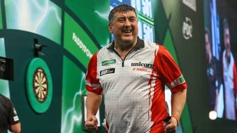 Mensur Suljovic wirft Joe Cullen raus