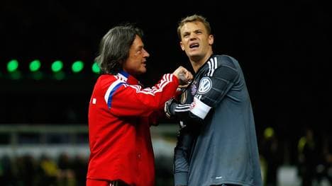 Manuel Neuer (r.) mit Ex-Bayern-Arzt Hans-Wilhelm Müller-Wohlfahrt