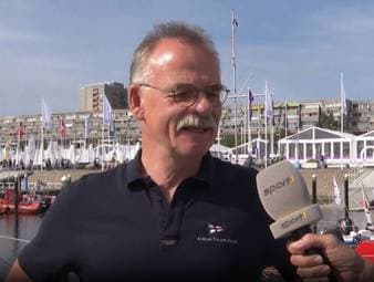 Der Kieler Yacht-Club hat den Ruf elitär zu sein. Dr. Martin Lutz erklärt, dass das ein Irrtum sei und hebt vor allem die Angebote für den Nachwuchs hervor.