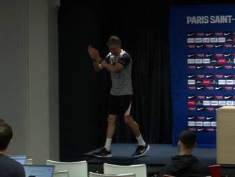 PSG ist in der Ligue 1 auf dem Weg zur nächsten Meisterschaft, doch die gesamte Pressekonferenz gibt es nur ein Thema: Das Rückspiel gegen Bayern! Luis Enrique reagiert hämisch.