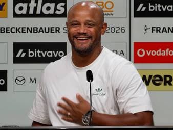 Nach dem Supercup-Erfolg bei Borussia Dortmund spricht Vincent Kompany über den Zustand seiner Spieler beim FC Bayern - und zieht einen Vergleich zu seiner eigenen aktiven Zeit. Der sorgt für Lacher bei allen Anwesenden.