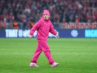 Karl in pink: „Der will auffallen“