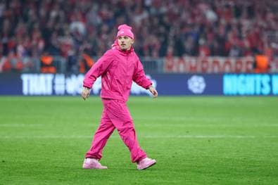 Karl in pink: „Der will auffallen“