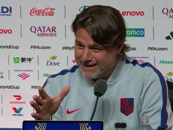 Mauricio Pochettino beginnt seine WM-Pressekonferenz mit einer Entschuldigung. Nach seiner emotionalen Reaktion auf die Niederlage gegen die Türkei räumt der US-Coach eigenes Fehlverhalten ein.