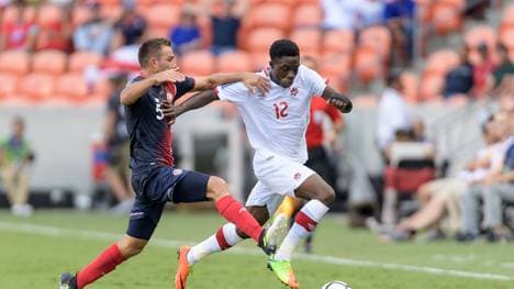Alphonso Davies (r.) ist der jüngste Torschütze in der Landerspielhistorie Kanadas
