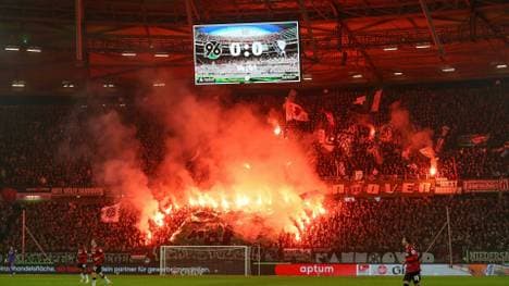 Pyrotechnik sorgte für Unterbrechungen am Samstagabend