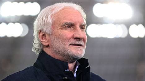 Rudi Völler will den Bayern mit Bayer Leverkusen ein Bein stellen