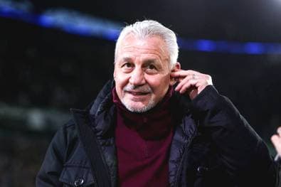 Taumelnder Traditionsklub holt Rekordtrainer