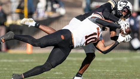 NFL-Juwel Travis Hunter (schwarzes Trikot) könnte auch in der NFL als cornerback und Receiver starten