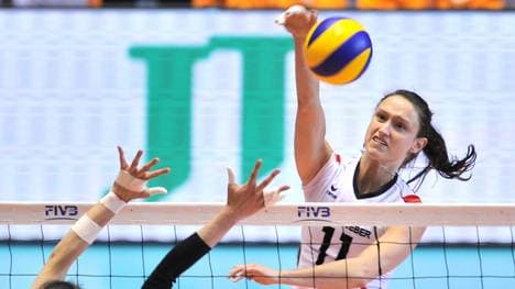 Christiane Fürst (R) of Germany attacks