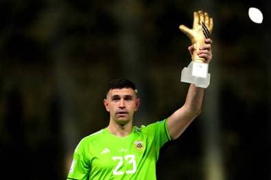 Skandal-Keeper mit rührender Geste