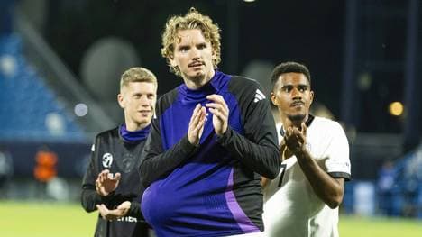 Nick Woltemade schnappt sich den Spielball