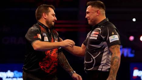 Jonny Clayton (l.) und Gerwyn Price sind aktuell die besten walisischen Darts-Spieler