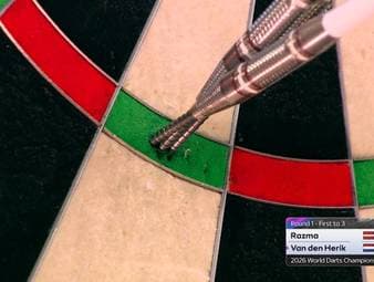 Madars Razma gewinnt sein Erstrundenspiel gegen Jamai van den Herik in einem engen Duell und schafft den Sprung in die nächste Runde. 